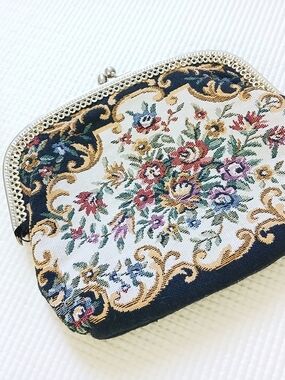 Vintage 1960 Tapestry Rose garden Evening bag/ clutch, kiss lock, mint